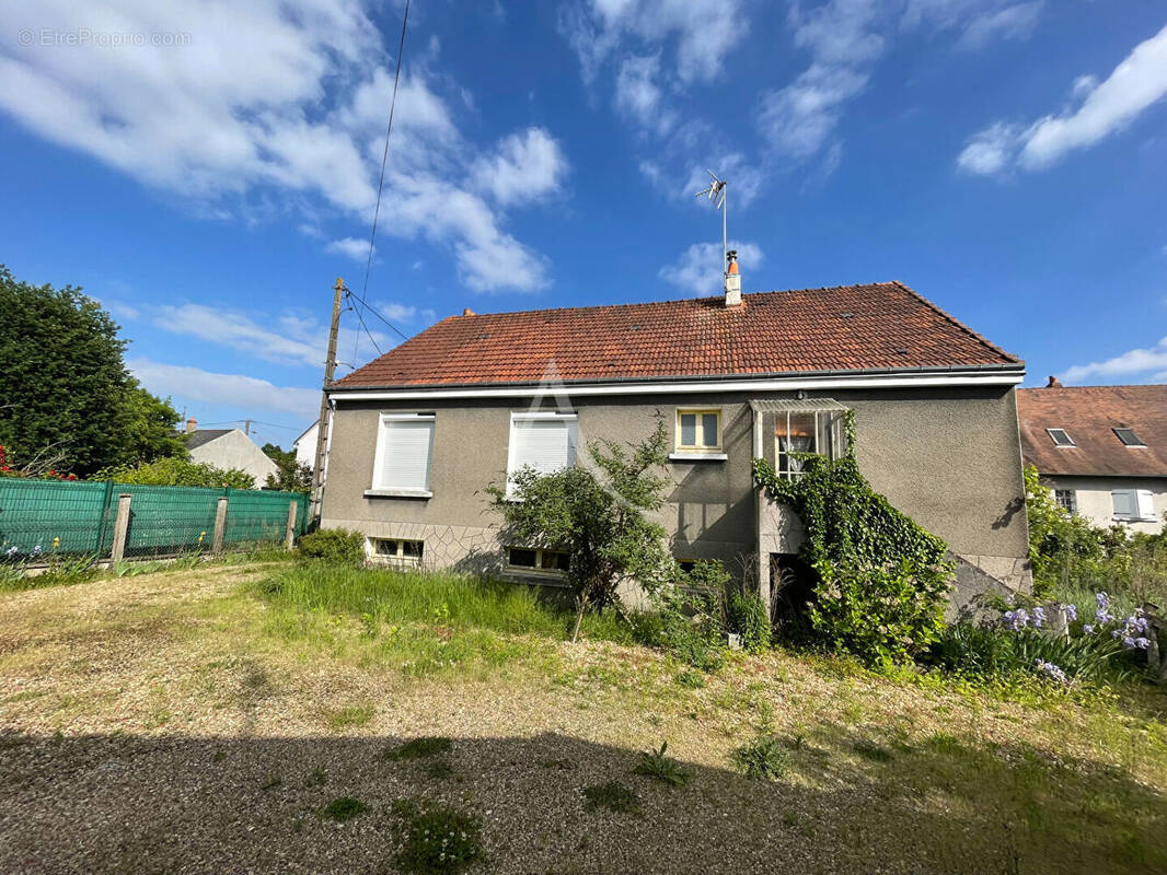 Maison à SAINT-JEAN-DE-BRAYE