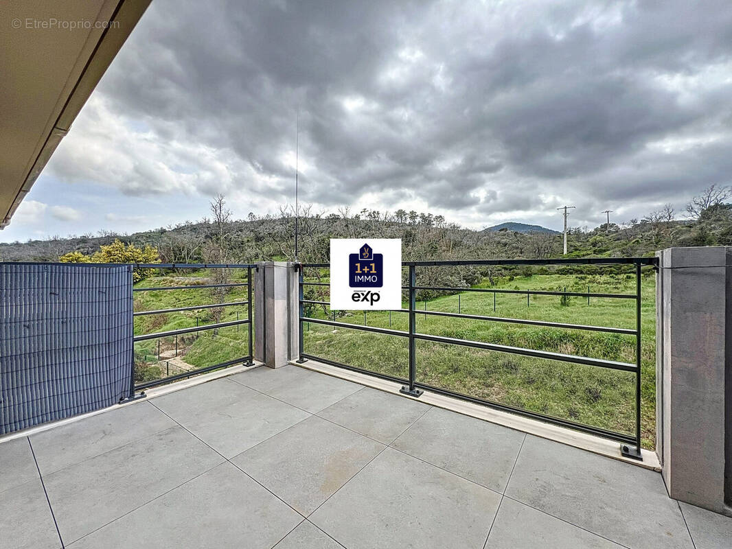 Appartement à ROQUEBRUNE-SUR-ARGENS