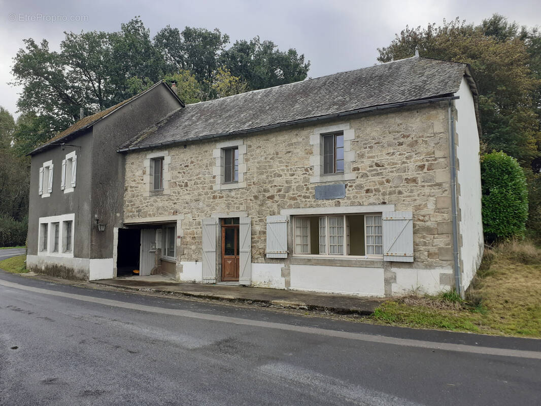 Maison à ALBUSSAC