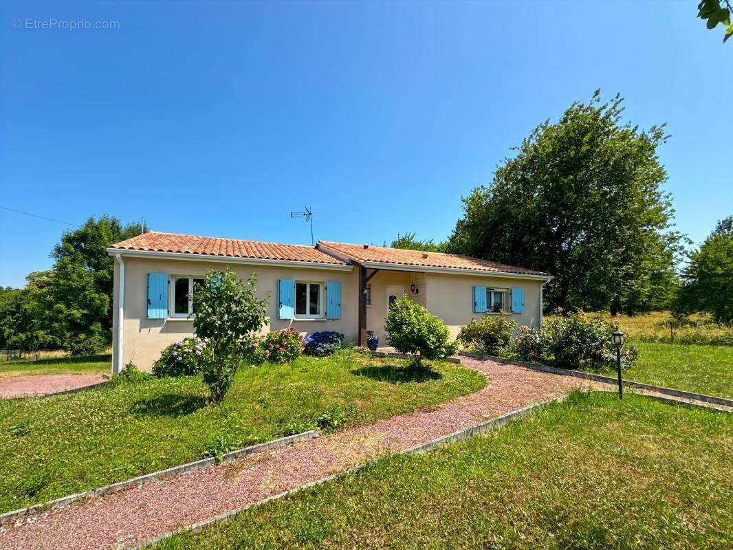 Maison à LA CHAPELLE-GONAGUET