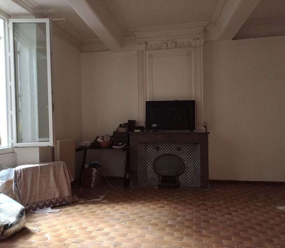 Appartement à BAGNOLS-SUR-CEZE