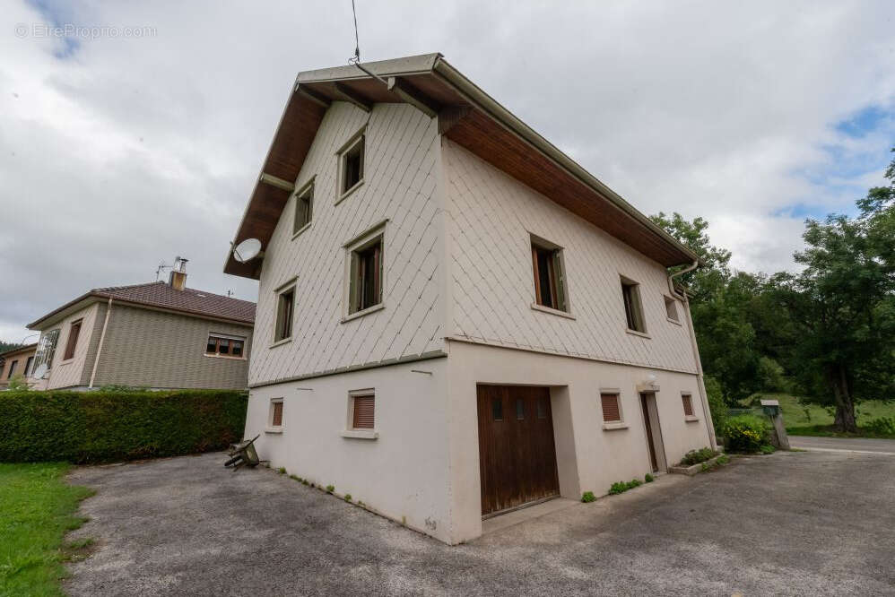 Maison à MOUTHE