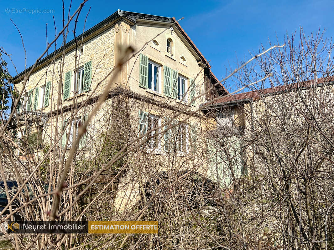 Maison à LUCENAY