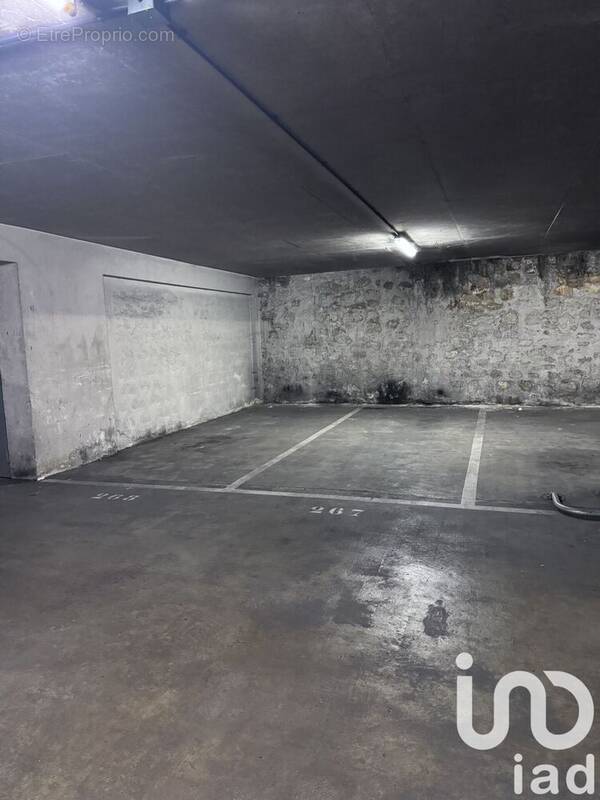 Photo 1 - Parking à PARIS-11E