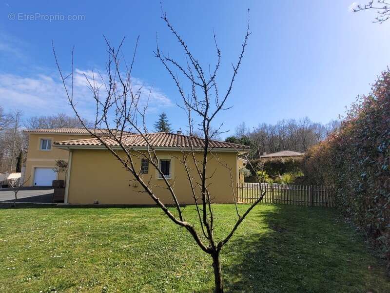 Maison à NEUVIC