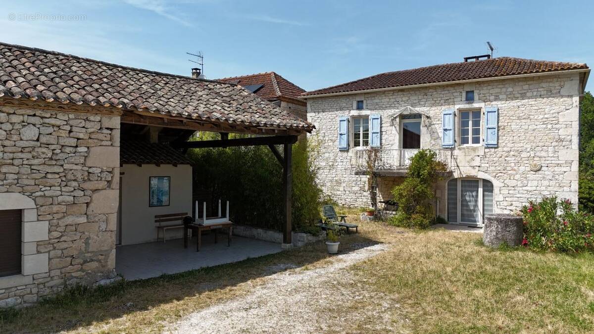 Maison à MONTCUQ