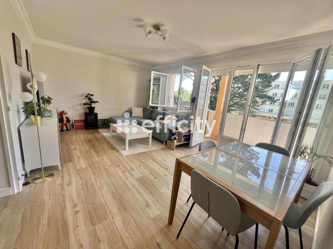 Appartement à SAINT-SEBASTIEN-SUR-LOIRE
