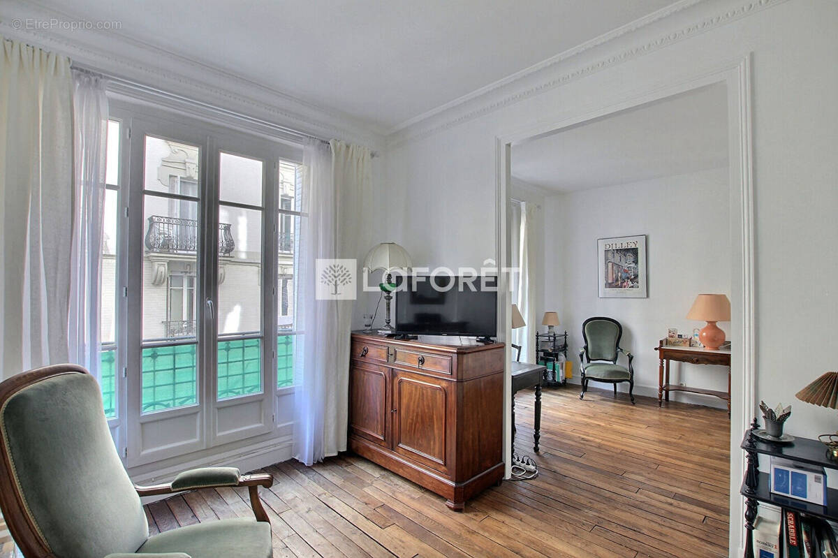 Appartement à COURBEVOIE