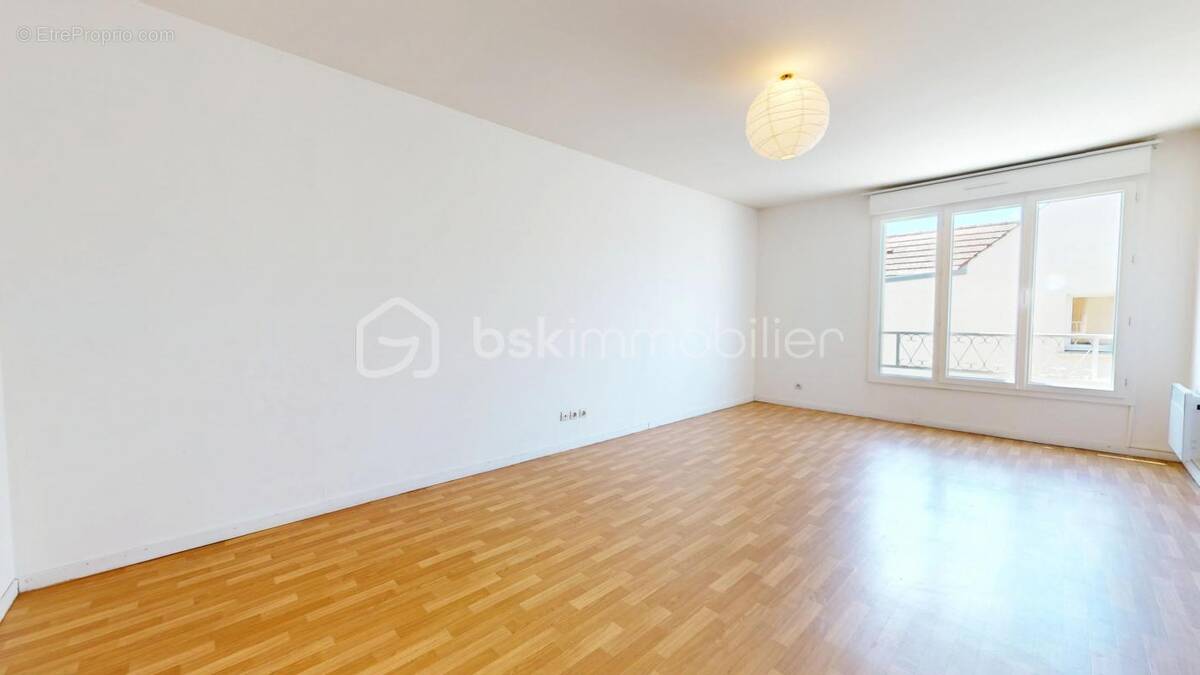 Appartement à LARDY