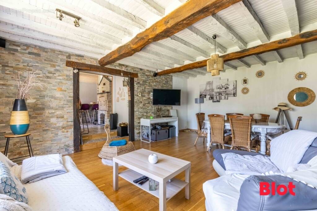 Maison à PIRE-SUR-SEICHE