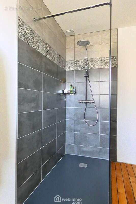 ...Avec douche italienne - Maison à UGINE