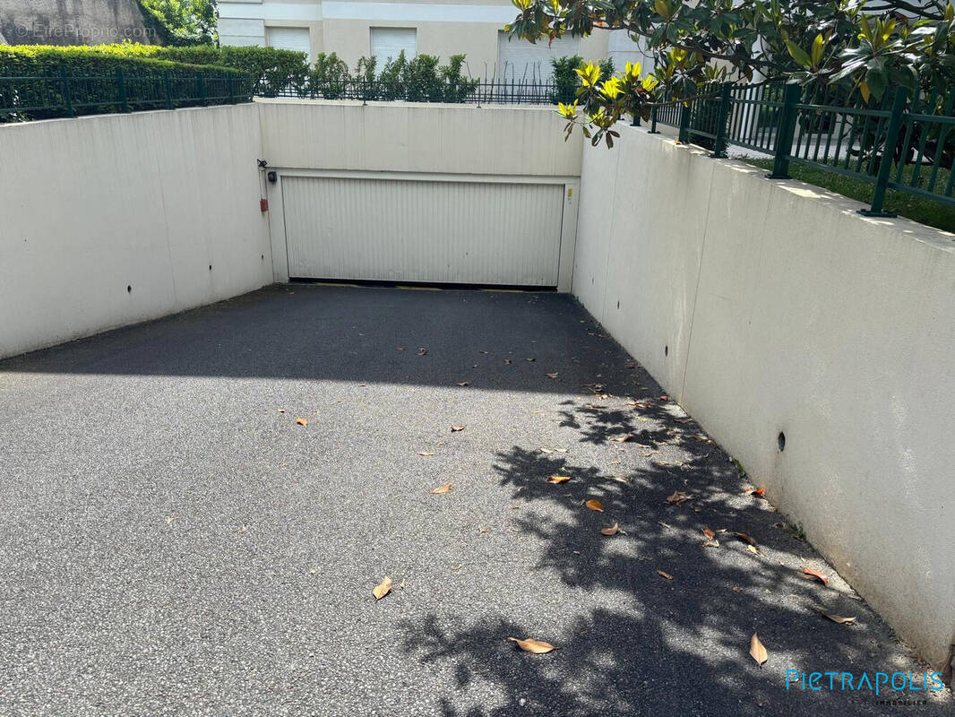 Parking à LYON-4E