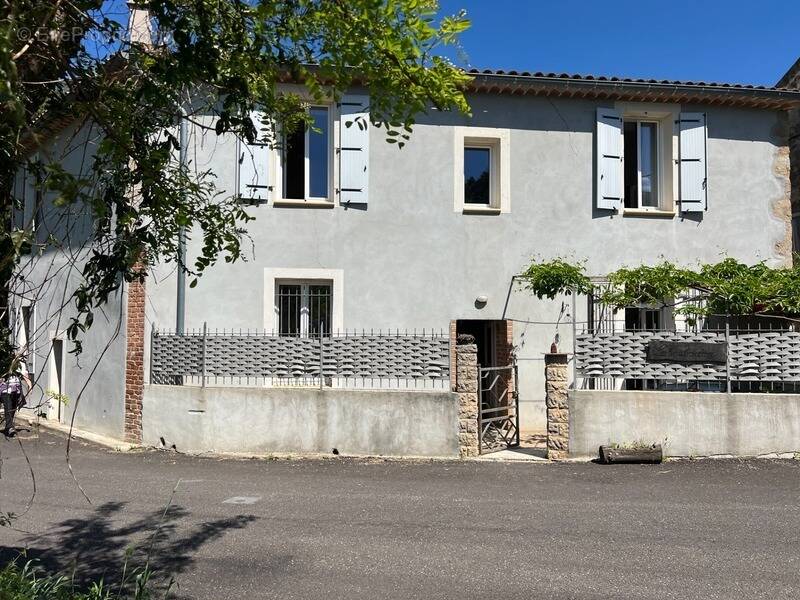 Maison à SAINT-JULIEN-LES-ROSIERS
