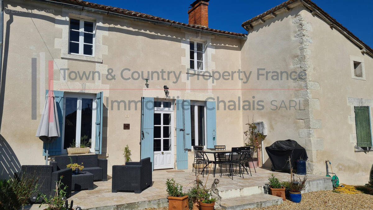 House for sale near Aubeterre sur Dronne 16390 - Maison à AUBETERRE-SUR-DRONNE