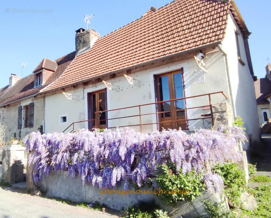 Maison à HAUTEFORT