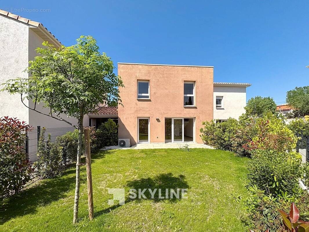 Maison à VENTABREN