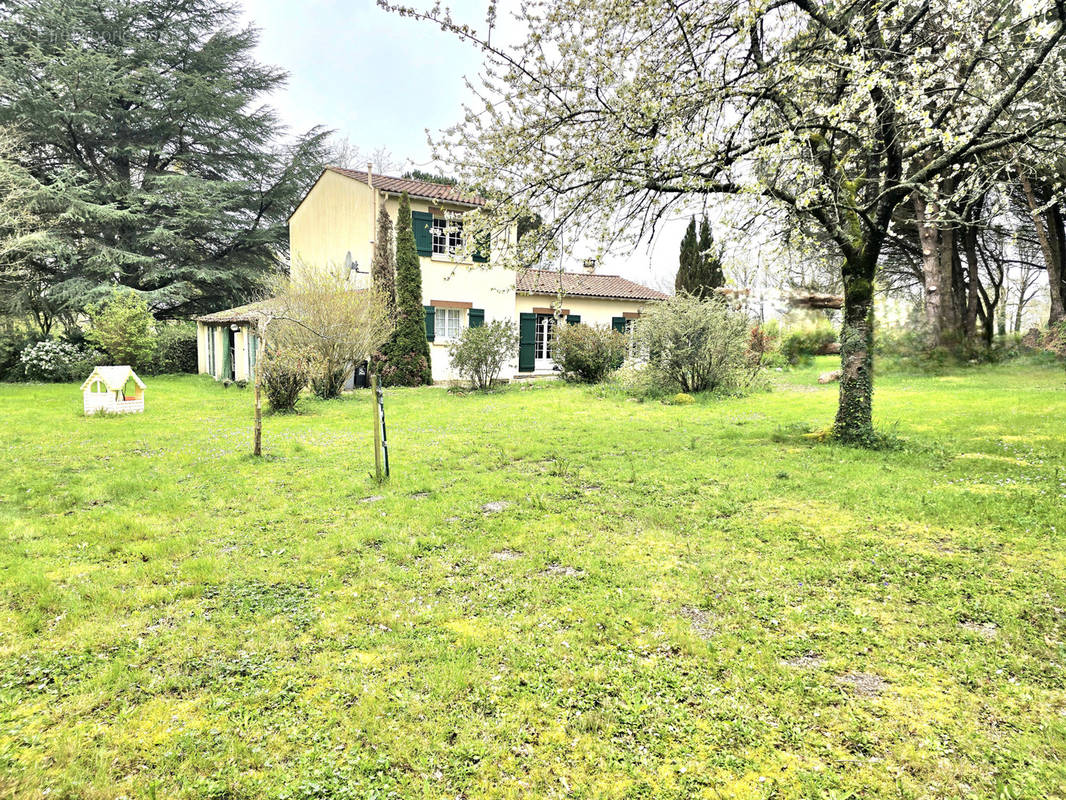 Maison à MOUTIERS-LES-MAUXFAITS