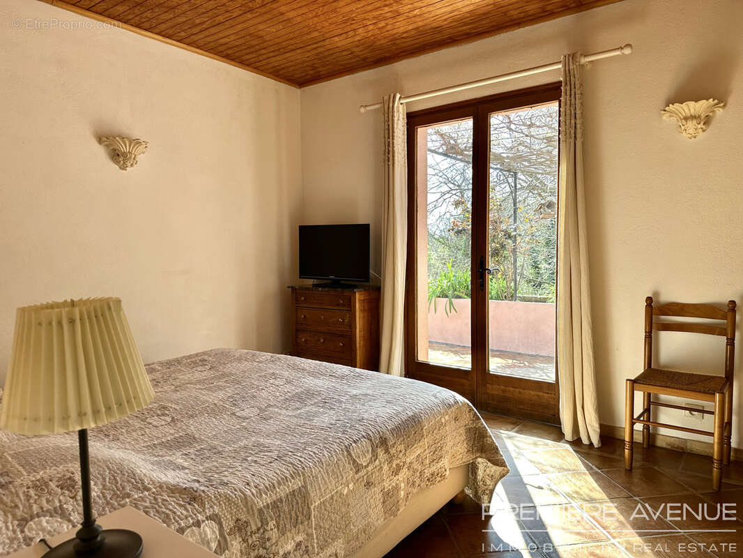 Maison à LA GARDE-FREINET
