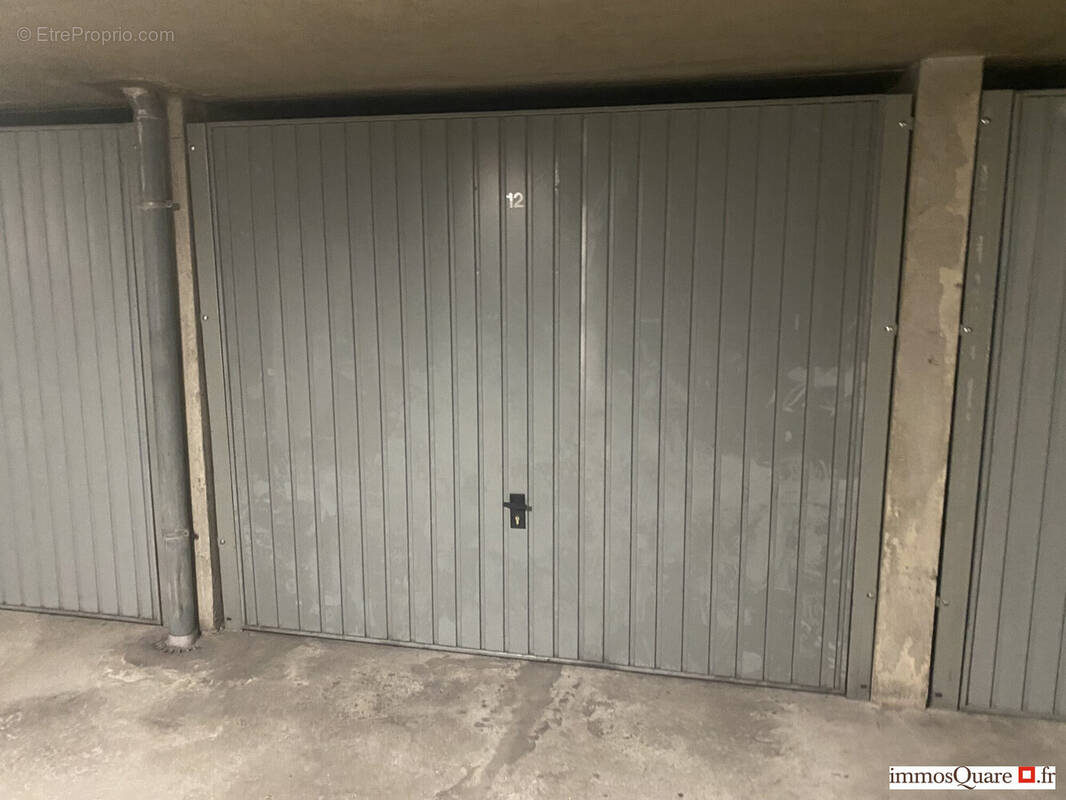Parking à LYON-8E