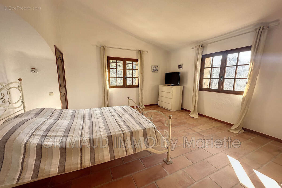 Maison à LA GARDE-FREINET