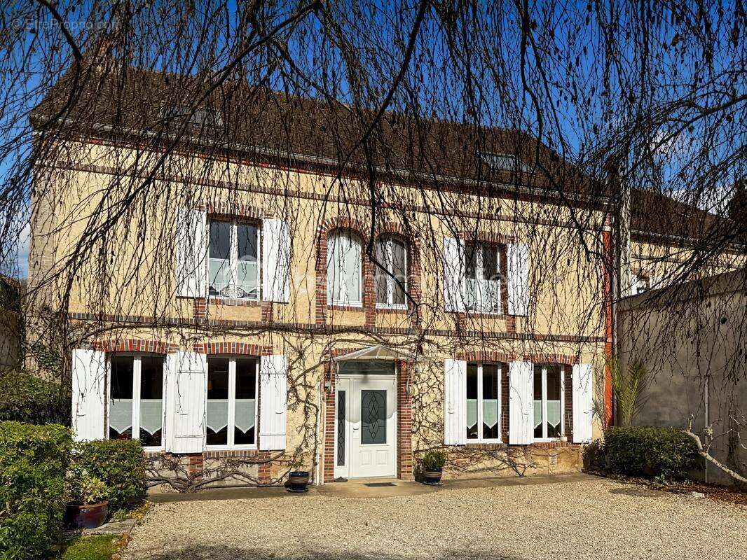 Maison à SAINT-JULIEN-DU-SAULT