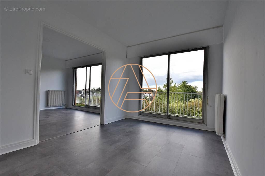 Appartement à SAINT-MAUR-DES-FOSSES