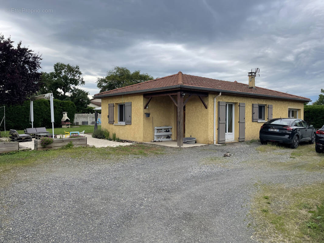 Maison à CHALAIN-LE-COMTAL
