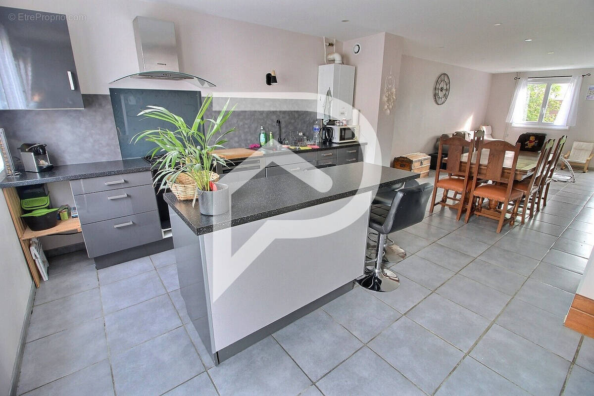 Maison à JASSANS-RIOTTIER
