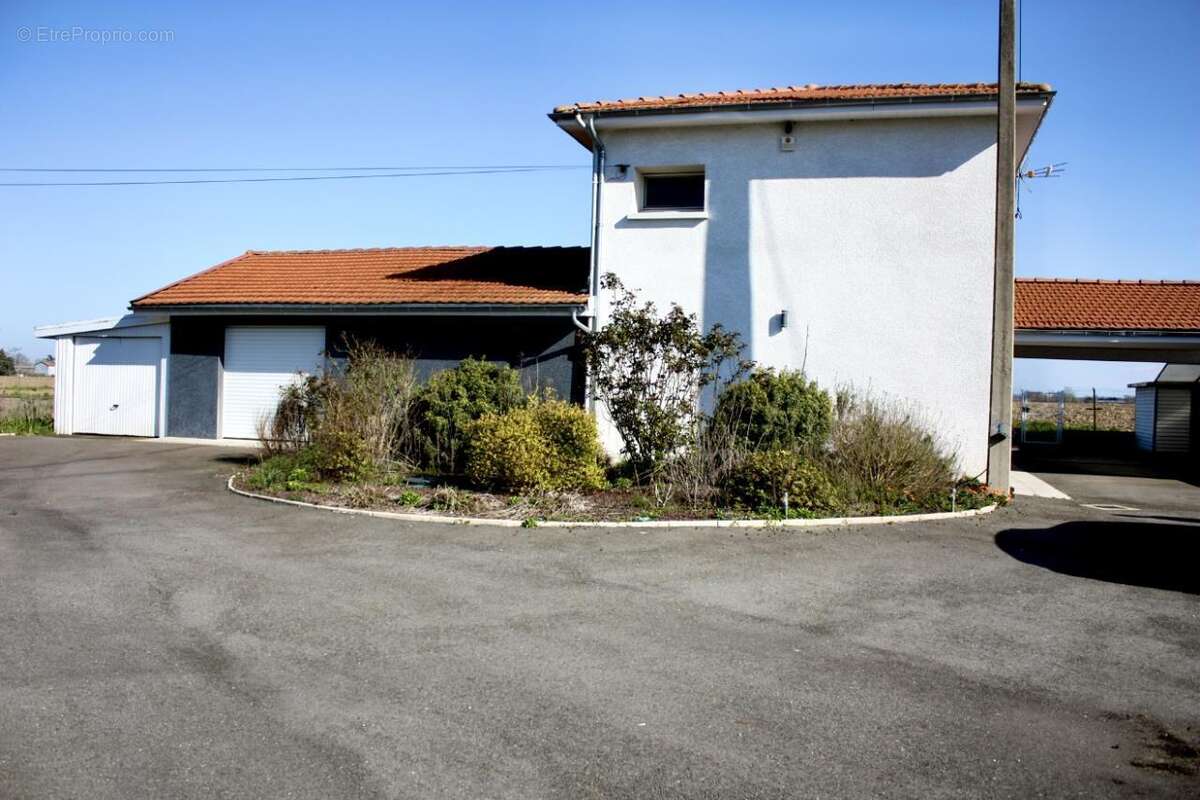 Maison à SAINT-ELIX-LE-CHATEAU