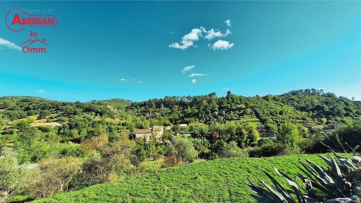 Terrain à LES MAGES