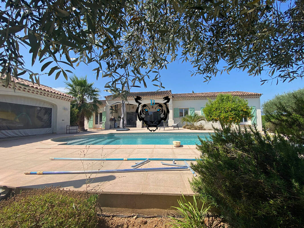 Maison à LE MUY