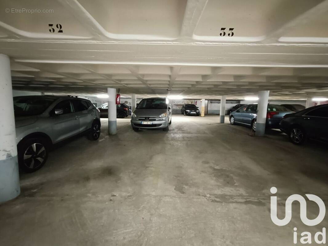 Photo 1 - Parking à PARIS-20E