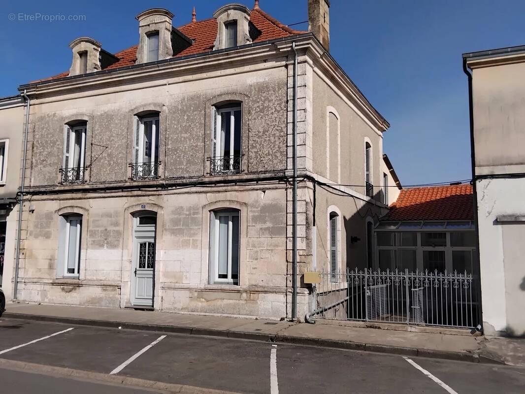 Maison à CHALAIS
