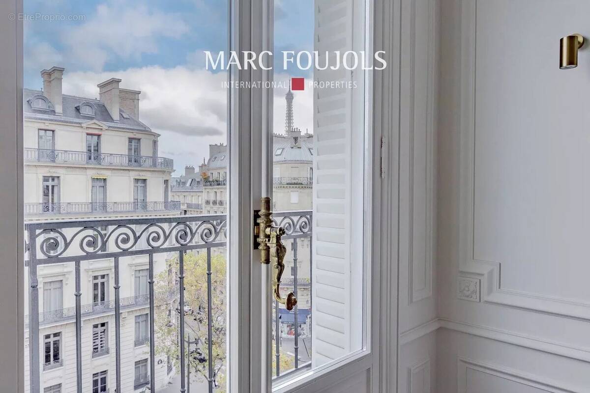 Appartement à PARIS-16E