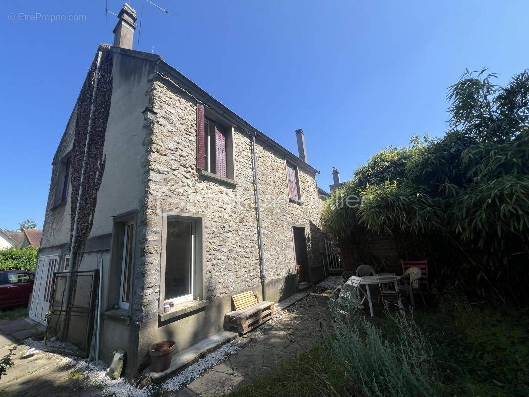Maison à JANVILLE-SUR-JUINE
