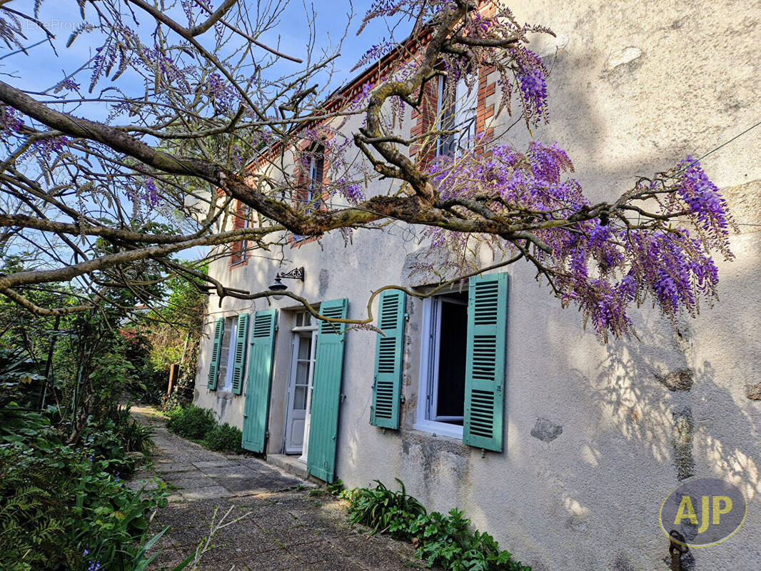 Maison à CUGAND