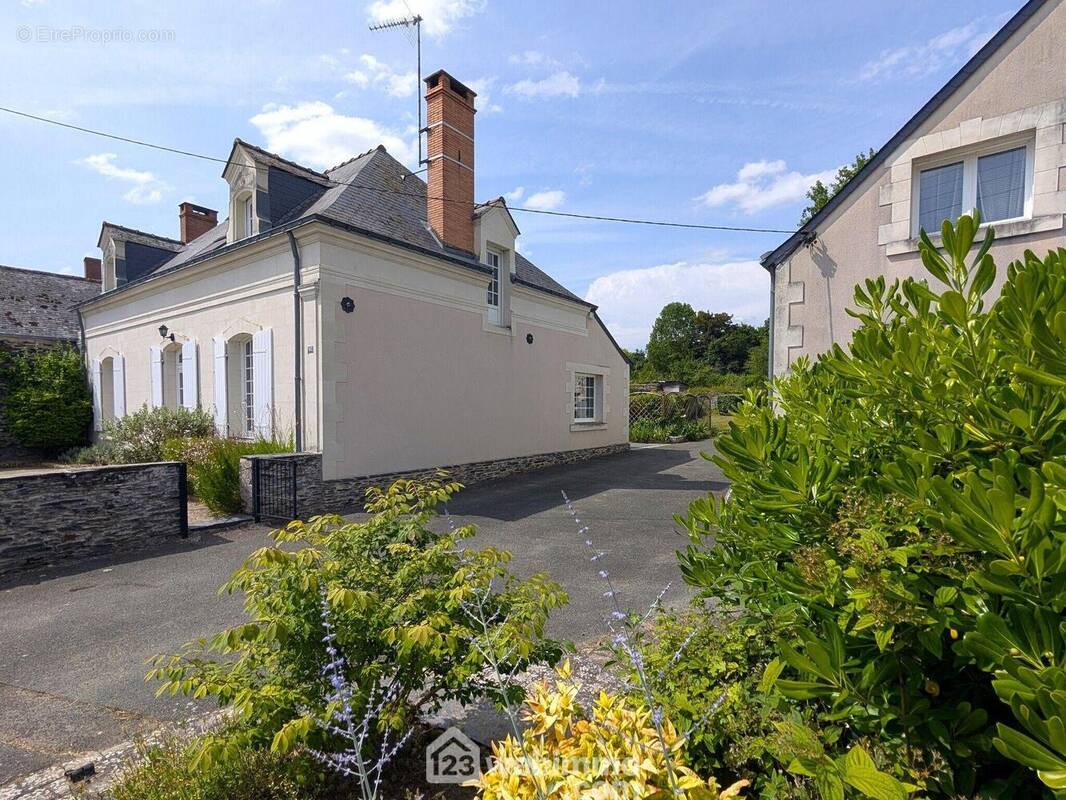 Maison dans le bourg de Corné de 185 m² - Maison à CORNE