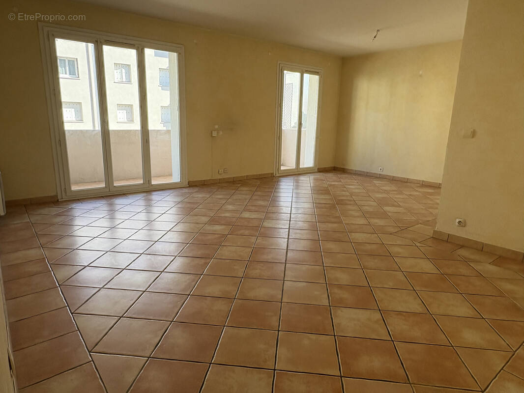 Appartement à LA CRAU