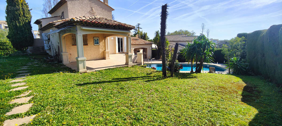 Maison à VALLAURIS