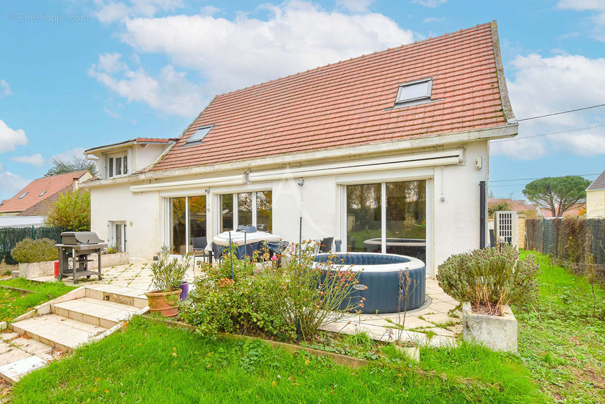 Maison à LE CHATELET-EN-BRIE