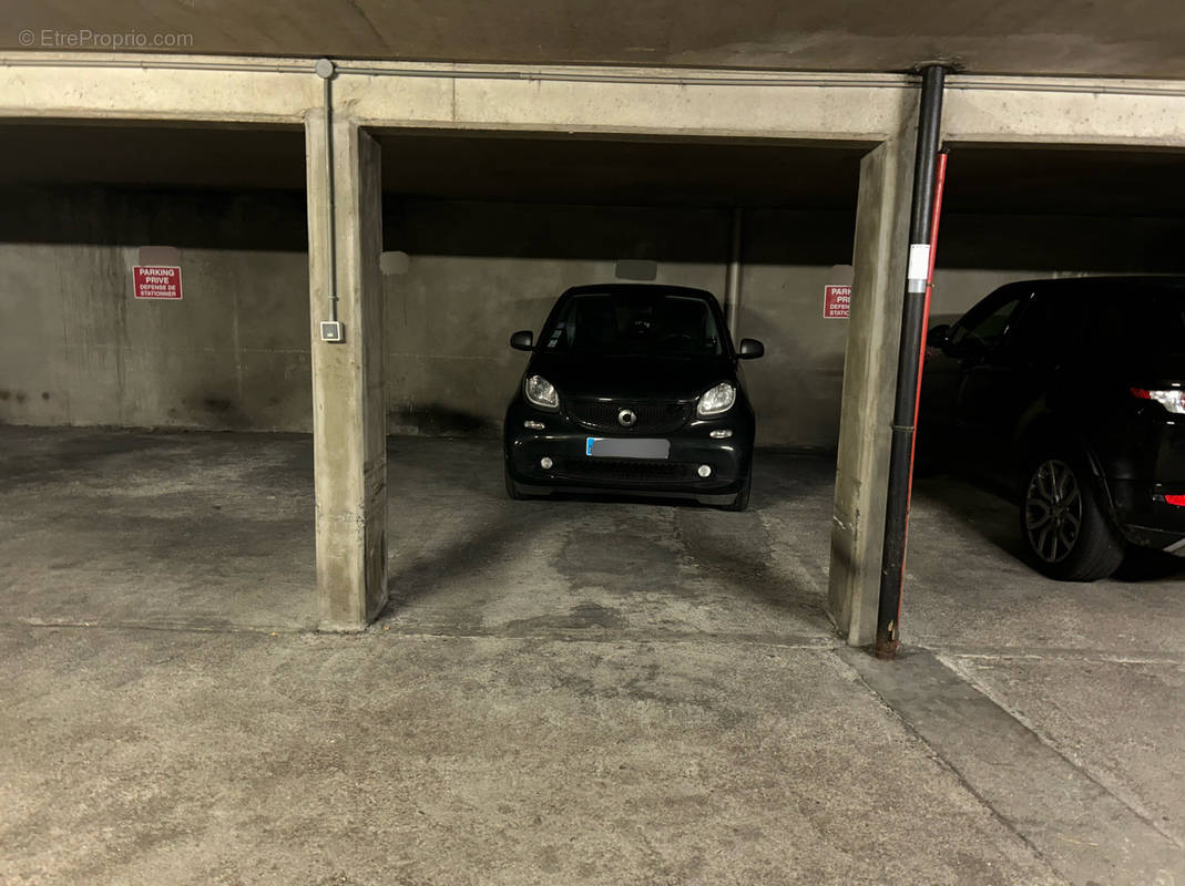 Parking à PARIS-11E