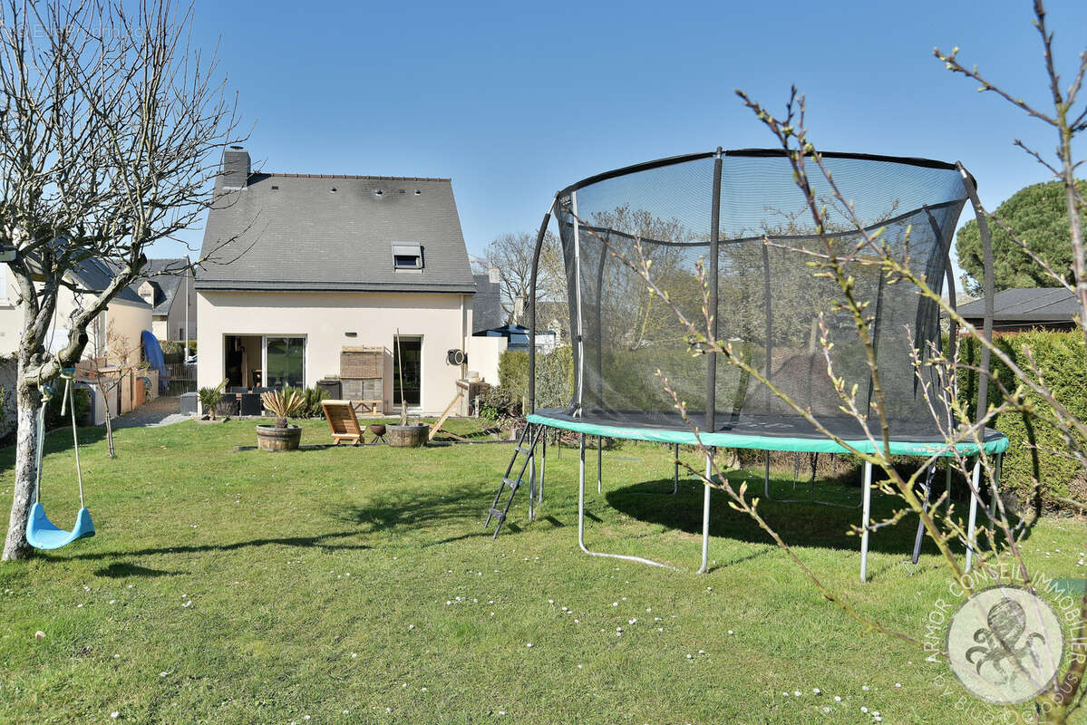 Maison à SAINT-JACUT-DE-LA-MER
