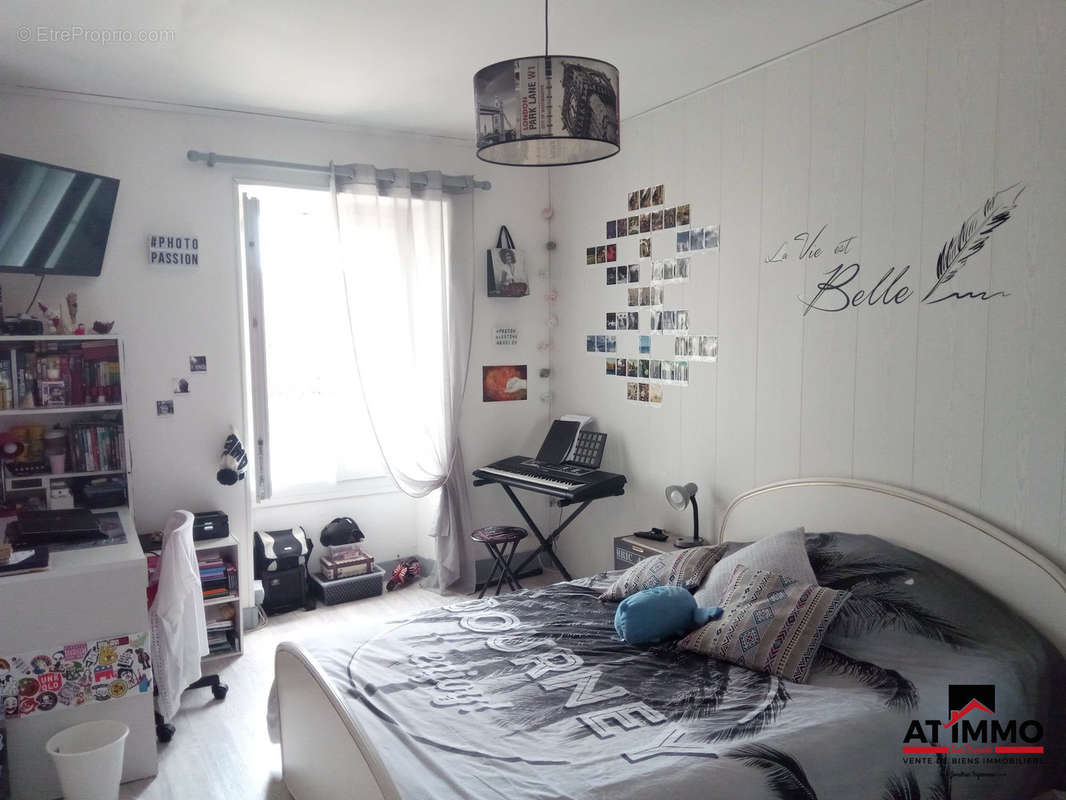 Chambre 2 - Maison à AUBETERRE-SUR-DRONNE