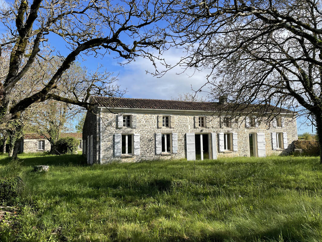 Maison à PORT-D&#039;ENVAUX