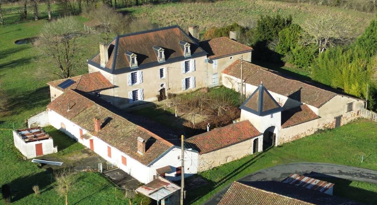 Maison à CONFOLENS