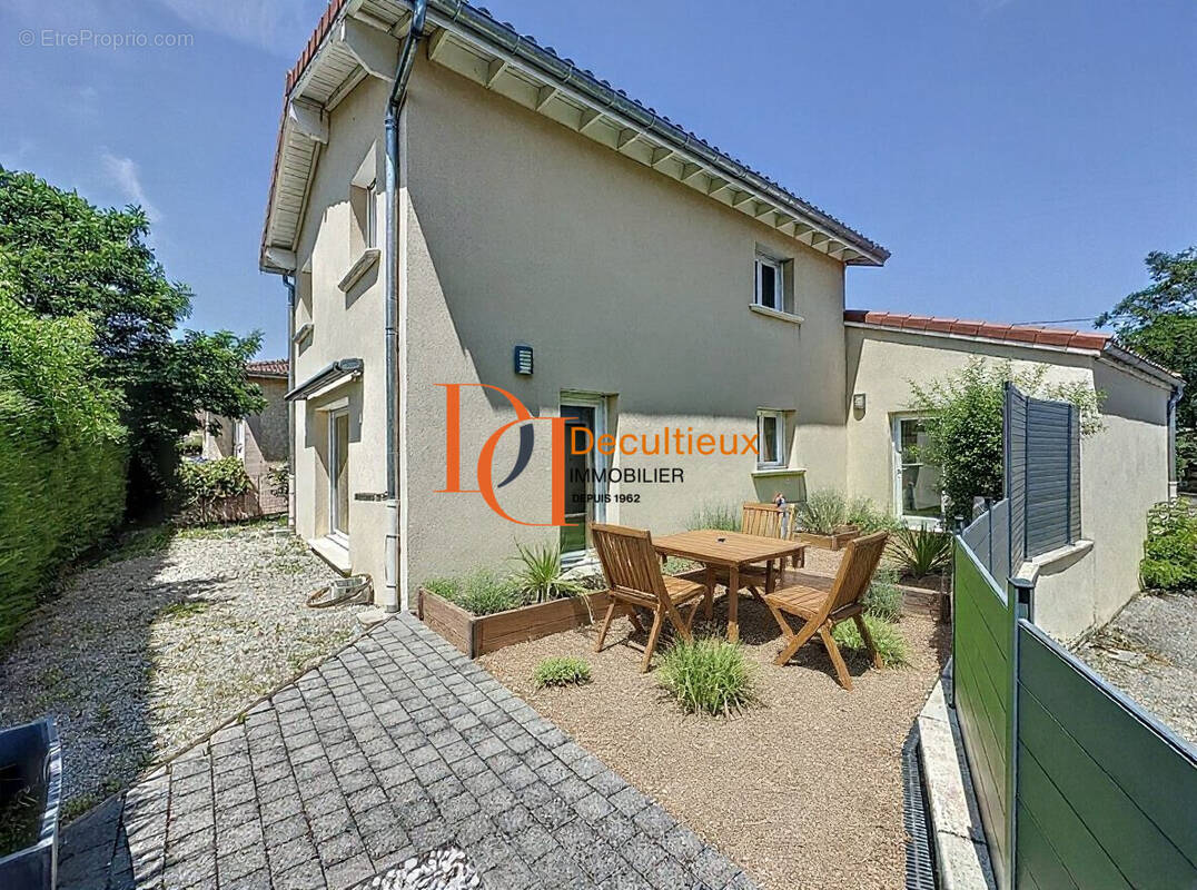 Maison à VAUGNERAY