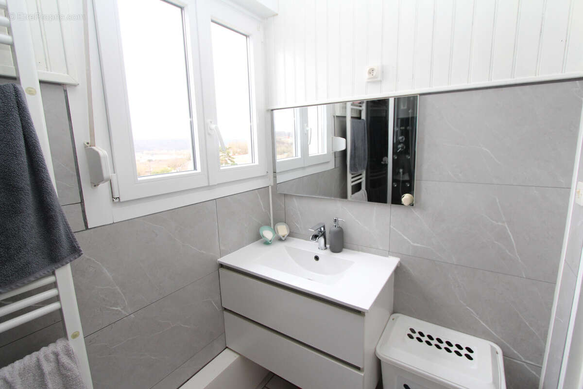 Appartement à AUBOUE