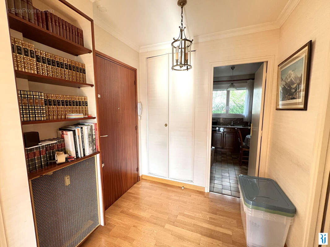Appartement à LE MESNIL-ESNARD