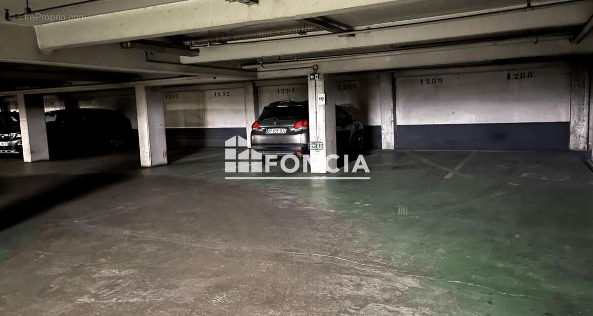 Parking à PARIS-10E