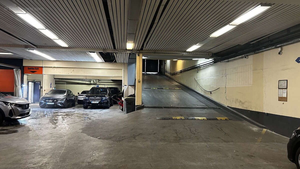 Photo 4 - Parking à PARIS-1E